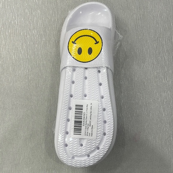 Smiley face white cloud slides nwt size 3 big kids - Picture 1 of 3